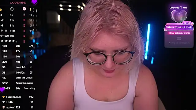 Snapshot of CoolTatis chatting on January 24, 2025, 5:00 pm CoolTatis online show from January 24, 2025, 5:00 pm