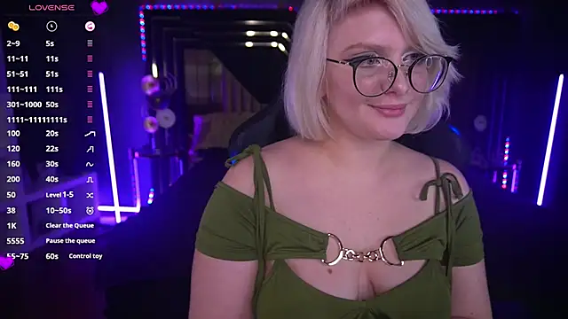 Snapshot of CoolTatis chatting on February 11, 2025, 2:35 pm CoolTatis online show from February 11, 2025, 2:35 pm