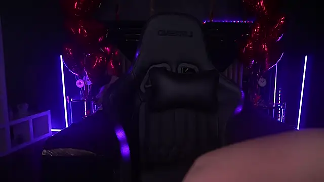 Snapshot of CoolTatis chatting on February 12, 2025, 9:33 pm CoolTatis online show from February 12, 2025, 9:33 pm