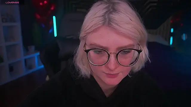 Snapshot of CoolTatis chatting on February 16, 2025, 1:27 pm CoolTatis online show from February 16, 2025, 1:27 pm