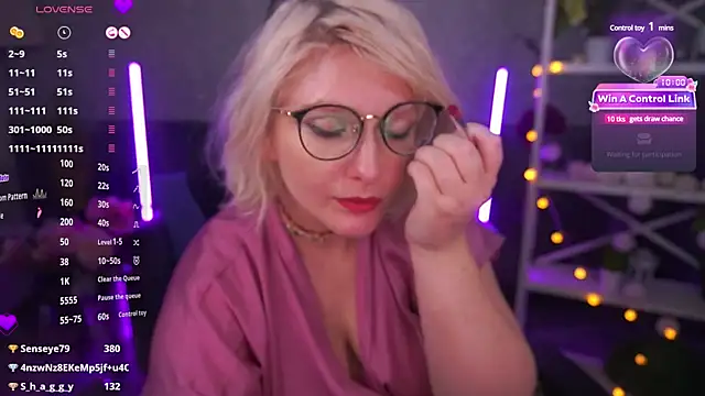 Snapshot of CoolTatis chatting on February 20, 2025, 11:32 pm CoolTatis online show from February 20, 2025, 11:32 pm