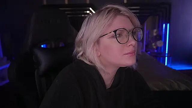 Snapshot of CoolTatis chatting on February 22, 2025, 8:50 am CoolTatis online show from February 22, 2025, 8:50 am