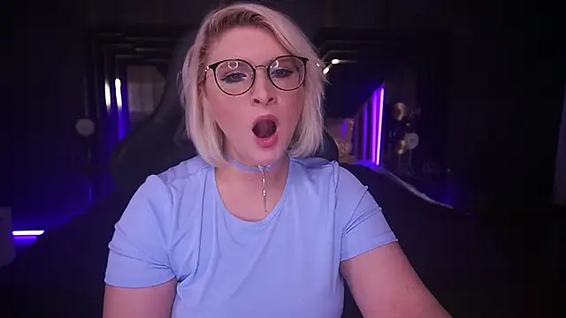 Snapshot of CoolTatis chatting on March 12, 2025, 9:03 pm CoolTatis online show from March 12, 2025, 9:03 pm