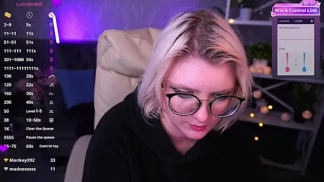 Snapshot of CoolTatis chatting on March 18, 2025, 5:21 pm CoolTatis online show from March 18, 2025, 5:21 pm