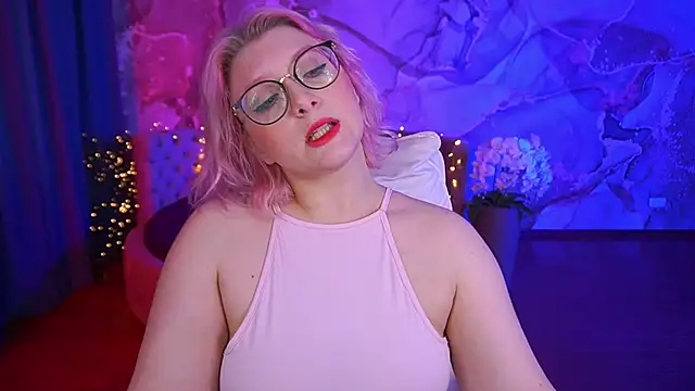 Snapshot of CoolTatis chatting on October 6, 2025, 5:49 am CoolTatis online show from October 6, 2025, 5:49 am