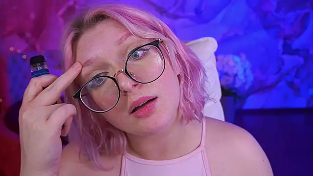 Snapshot of CoolTatis chatting on October 6, 2025, 5:54 pm CoolTatis online show from October 6, 2025, 5:54 pm