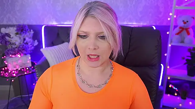 Snapshot of CoolTatis chatting on November 3, 2025, 2:29 pm CoolTatis online show from November 3, 2025, 2:29 pm