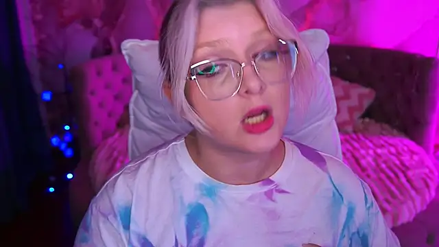 Snapshot of CoolTatis chatting on November 16, 2025, 3:17 pm CoolTatis online show from November 16, 2025, 3:17 pm