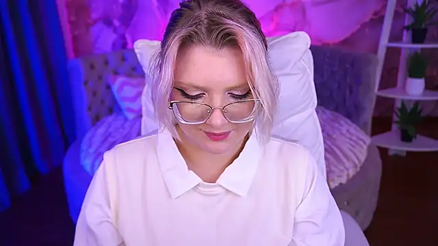 Snapshot of CoolTatis chatting on November 30, 2025, 7:01 am CoolTatis online show from November 30, 2025, 7:01 am