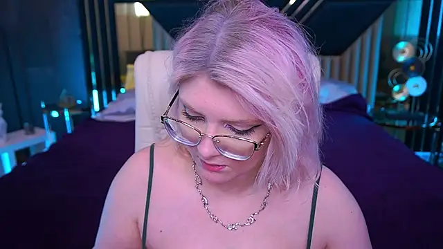 Snapshot of CoolTatis chatting on December 1, 2025, 7:35 am CoolTatis online show from December 1, 2025, 7:35 am