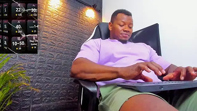 Snapshot of tommike chatting on November 8, 2025, 11:58 pm tommike online show from November 8, 2025, 11:58 pm