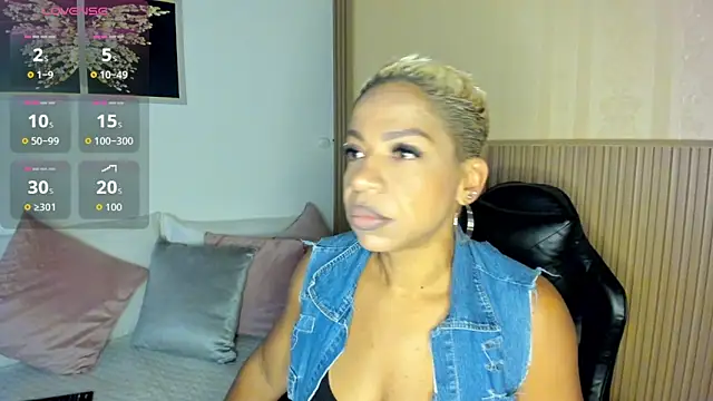 Snapshot of summer_night_ chatting on October 13, 2025, 1:22 pm summer night online show from October 13, 2025, 1:22 pm