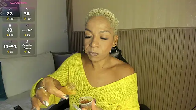 Snapshot of summer_night_ chatting on October 21, 2025, 11:44 am summer night online show from October 21, 2025, 11:44 am