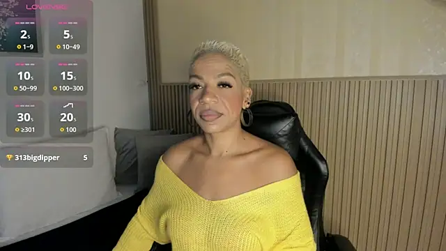 Snapshot of summer_night_ chatting on November 10, 2025, 11:31 am summer night online show from November 10, 2025, 11:31 am