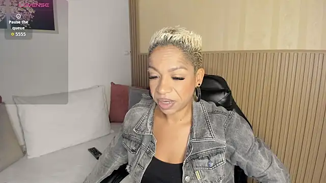 Snapshot of summer_night_ chatting on November 24, 2025, 11:32 am summer night online show from November 24, 2025, 11:32 am