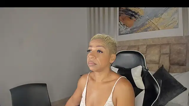 Snapshot of summer_night_ chatting on December 5, 2025, 11:30 am summer night online show from December 5, 2025, 11:30 am