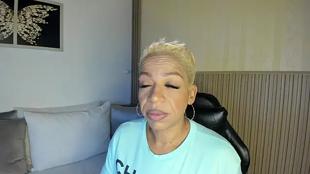 Snapshot of summer_night_ chatting on December 14, 2025, 12:32 pm summer night online show from December 14, 2025, 12:32 pm