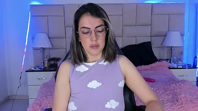 Snapshot of IsisLoveyes_ chatting on December 12, 2024, 2:04 am IsisLoveyes online show from December 12, 2024, 2:04 am