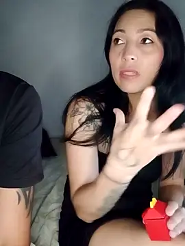 Snapshot of KarameloVzla chatting on December 2, 2025, 2:50 am KarameloVzla online show from December 2, 2025, 2:50 am