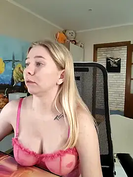 Snapshot of D0nna_ chatting on March 6, 2025, 4:07 pm D0nna online show from March 6, 2025, 4:07 pm