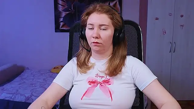 Snapshot of D0nna_ chatting on September 18, 2025, 10:50 am D0nna online show from September 18, 2025, 10:50 am