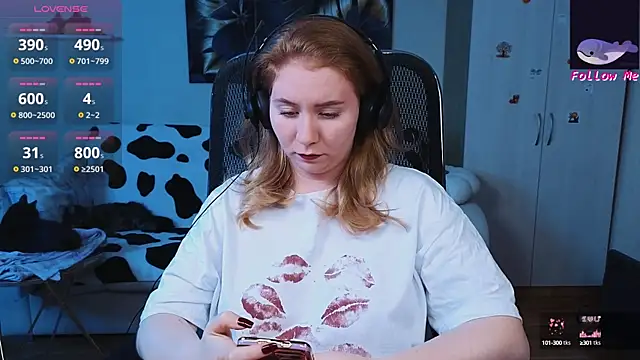 Snapshot of D0nna_ chatting on October 6, 2025, 9:56 pm D0nna online show from October 6, 2025, 9:56 pm