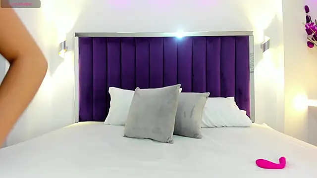 LindsyCater online show from January 9, 2025, 11:58 am