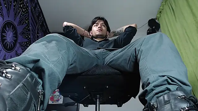 Dicaprioo  online show from December 5, 2024, 1:25 am