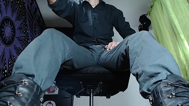 Dicaprioo  online show from December 5, 2024, 2:55 pm