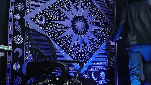 Dicaprioo  online show from February 11, 2025, 11:01 pm