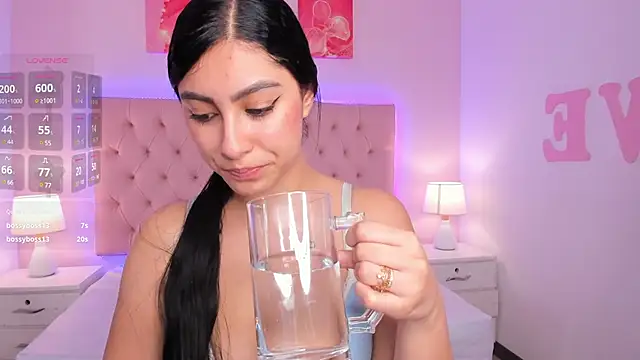 Snapshot of Emily_roux chatting on January 19, 2025, 1:00 am Emily roux online show from January 19, 2025, 1:00 am