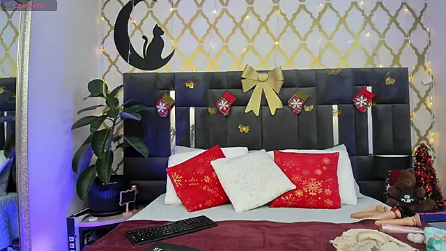 Snapshot of RubbyTaylor chatting on December 15, 2025, 2:32 pm RubbyTaylor online show from December 15, 2025, 2:32 pm