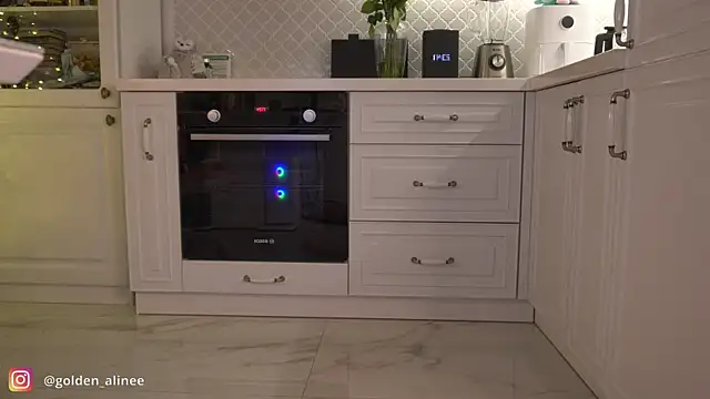 Snapshot of Golden_Aline chatting on December 16, 2024, 7:43 pm Golden Aline online show from December 16, 2024, 7:43 pm