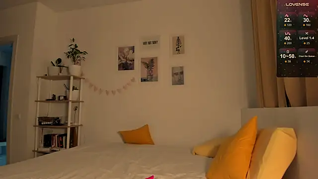  Lora Palmer online show from February 19, 2025, 8:31 pm