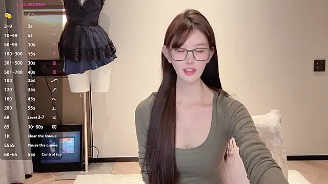 omaiiil online show from November 1, 2025, 1:57 pm