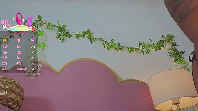 Snapshot of EmmaCrush chatting on September 10, 2025, 9:15 pm EmmaCrush online show from September 10, 2025, 9:15 pm