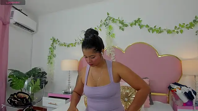 Snapshot of EmmaCrush chatting on September 25, 2025, 8:34 pm EmmaCrush online show from September 25, 2025, 8:34 pm