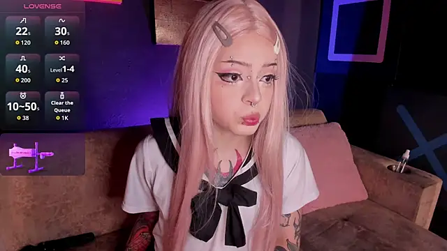 Snapshot of Elettra_Rou chatting on October 9, 2025, 12:08 am Elettra Rou online show from October 9, 2025, 12:08 am