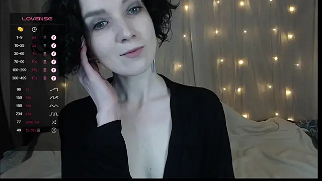 Snapshot of TinaWince chatting on December 23, 2024, 4:33 am TinaWince online show from December 23, 2024, 4:33 am
