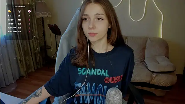 Snapshot of Kami_kam chatting on February 24, 2025, 11:21 am Kami kam online show from February 24, 2025, 11:21 am