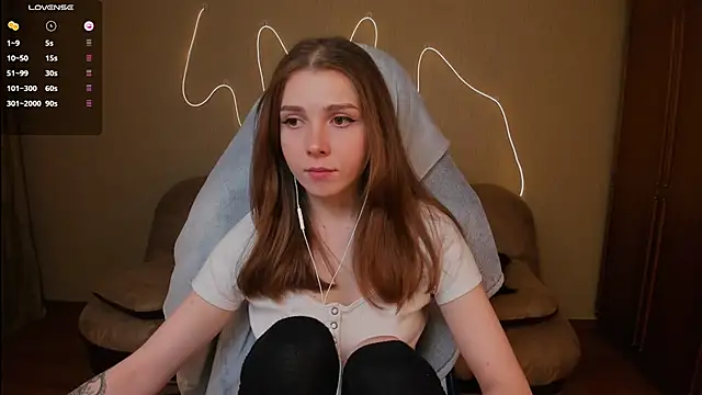 Snapshot of Kami_kam chatting on March 4, 2025, 8:16 pm Kami kam online show from March 4, 2025, 8:16 pm