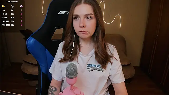 Snapshot of Kami_kam chatting on March 6, 2025, 9:31 pm Kami kam online show from March 6, 2025, 9:31 pm