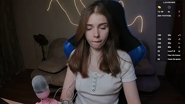 Snapshot of Kami_kam chatting on March 12, 2025, 6:55 pm Kami kam online show from March 12, 2025, 6:55 pm