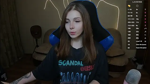 Snapshot of Kami_kam chatting on March 19, 2025, 7:17 pm Kami kam online show from March 19, 2025, 7:17 pm