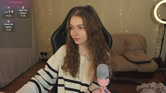 Snapshot of Kami_kam chatting on December 14, 2025, 9:19 pm Kami kam online show from December 14, 2025, 9:19 pm