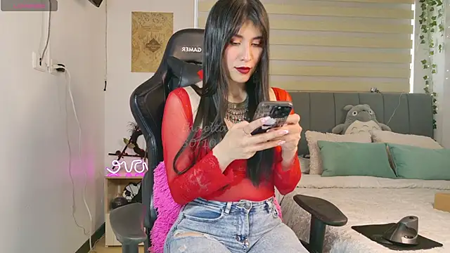  thaeltaylor online show from October 30, 2025, 8:53 pm