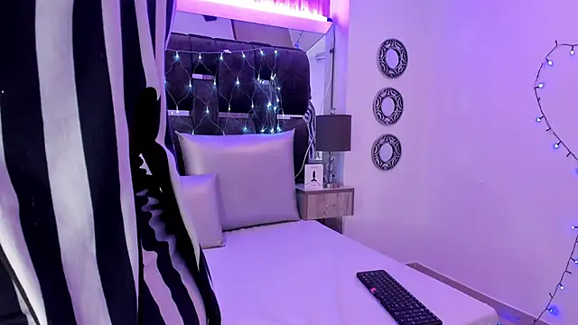 Charlotte Myers online show from February 24, 2025, 11:43 am