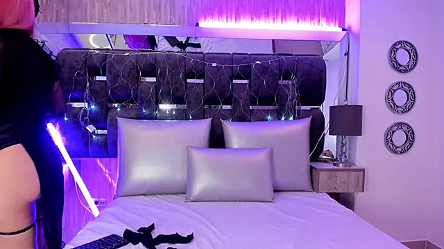 Charlotte Myers online show from February 25, 2025, 12:03 pm