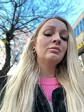 Snapshot of Teya_moon_ chatting on December 3, 2024, 10:39 am Teya moon  online show from December 3, 2024, 10:39 am