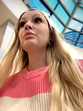 Snapshot of Teya_moon_ chatting on December 3, 2024, 1:43 pm Teya moon  online show from December 3, 2024, 1:43 pm